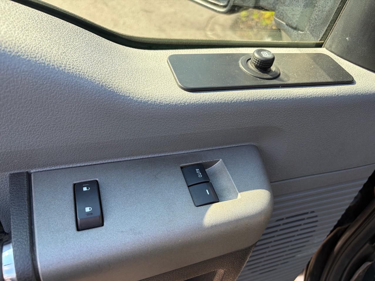 Ford Super Duty F-350 SRW  2012