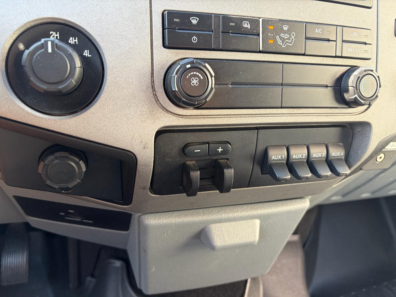 Ford Super Duty F-350 SRW  2012