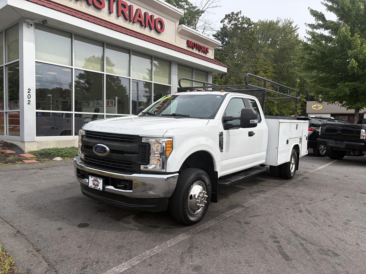 Ford Super Duty F-350 DRW  2017