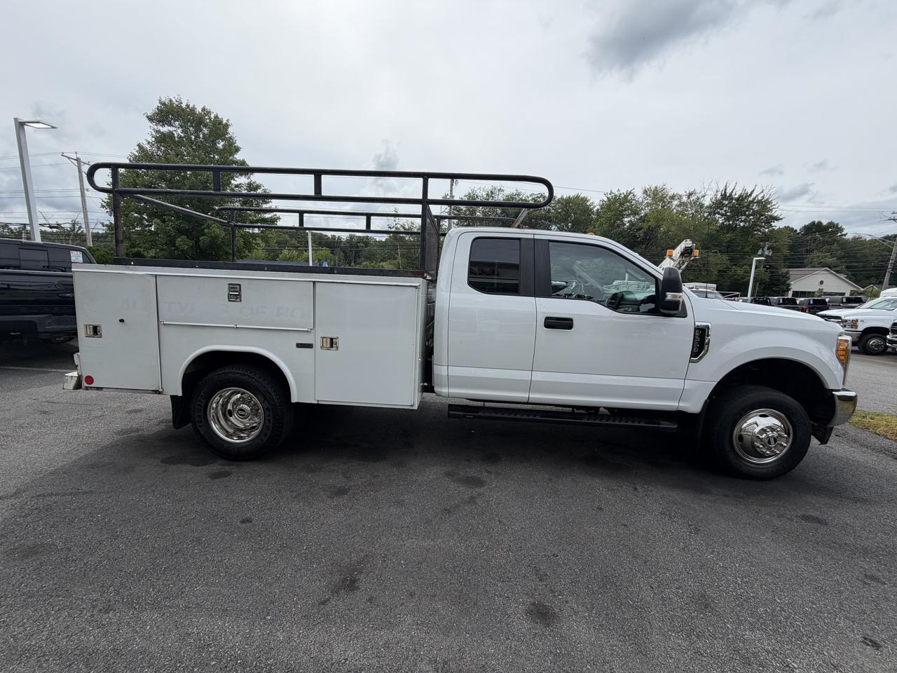 Ford Super Duty F-350 DRW  2017