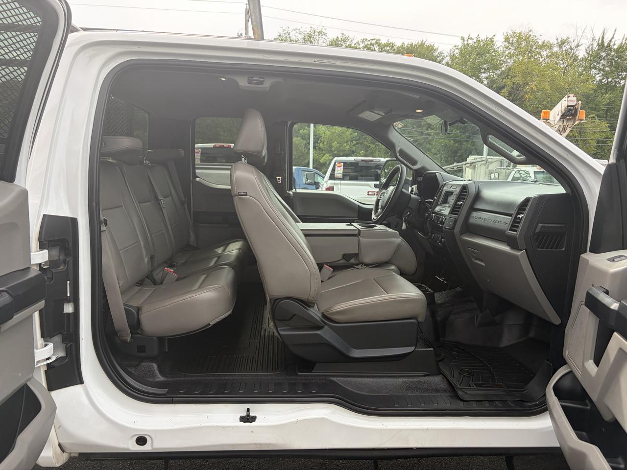 Ford Super Duty F-350 DRW  2017