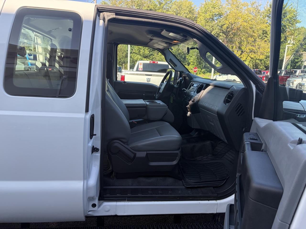 Ford Super Duty F-350 SRW  2015