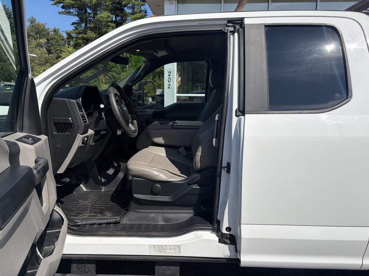 Ford Super Duty F-350 DRW  2017