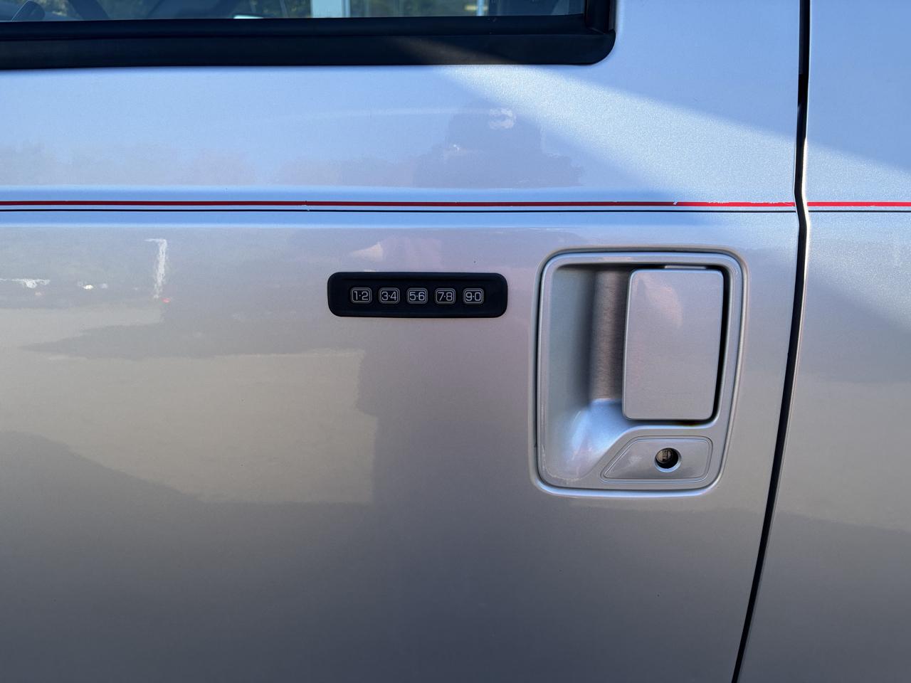Ford Super Duty F-350 SRW  2011