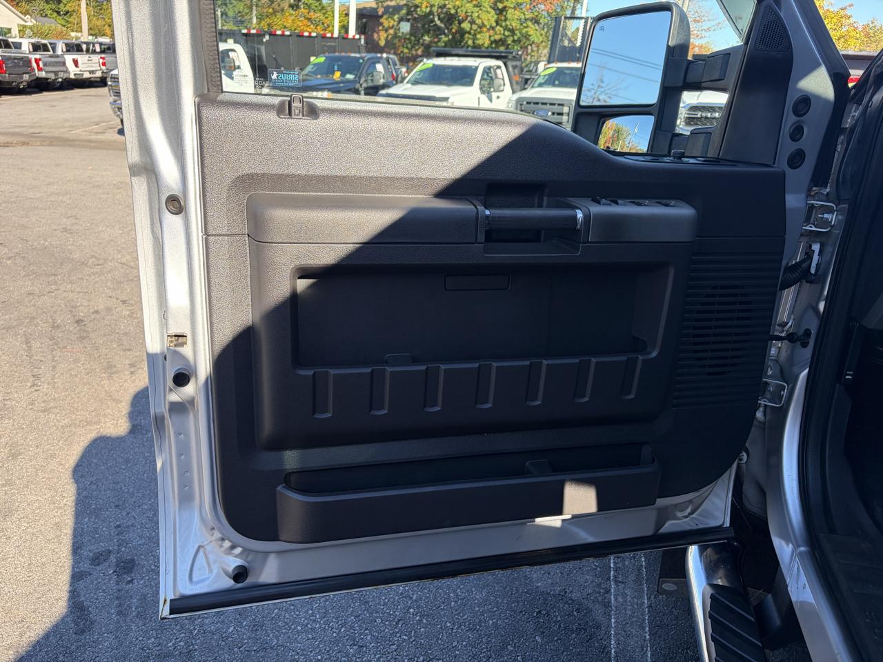 Ford Super Duty F-350 SRW  2011