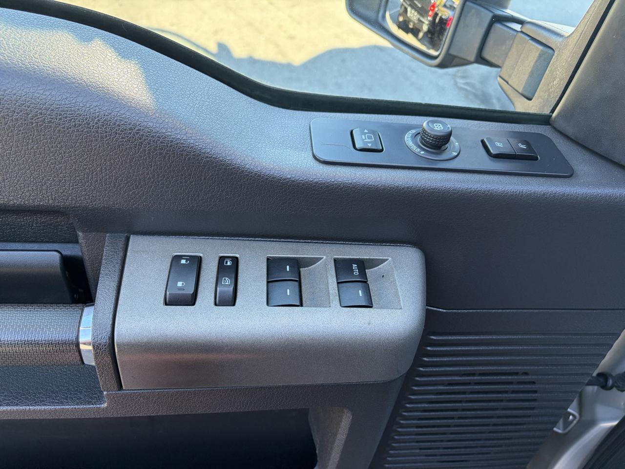 Ford Super Duty F-350 SRW  2011
