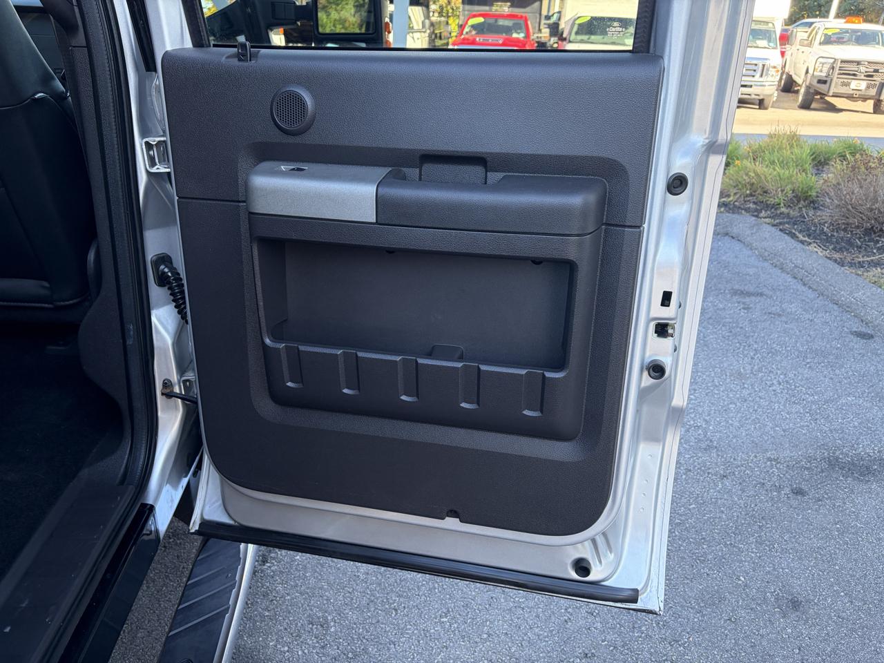 Ford Super Duty F-350 SRW  2011