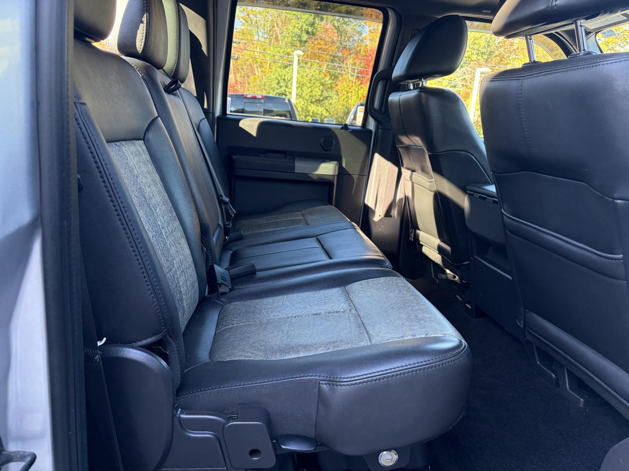 Ford Super Duty F-350 SRW  2011