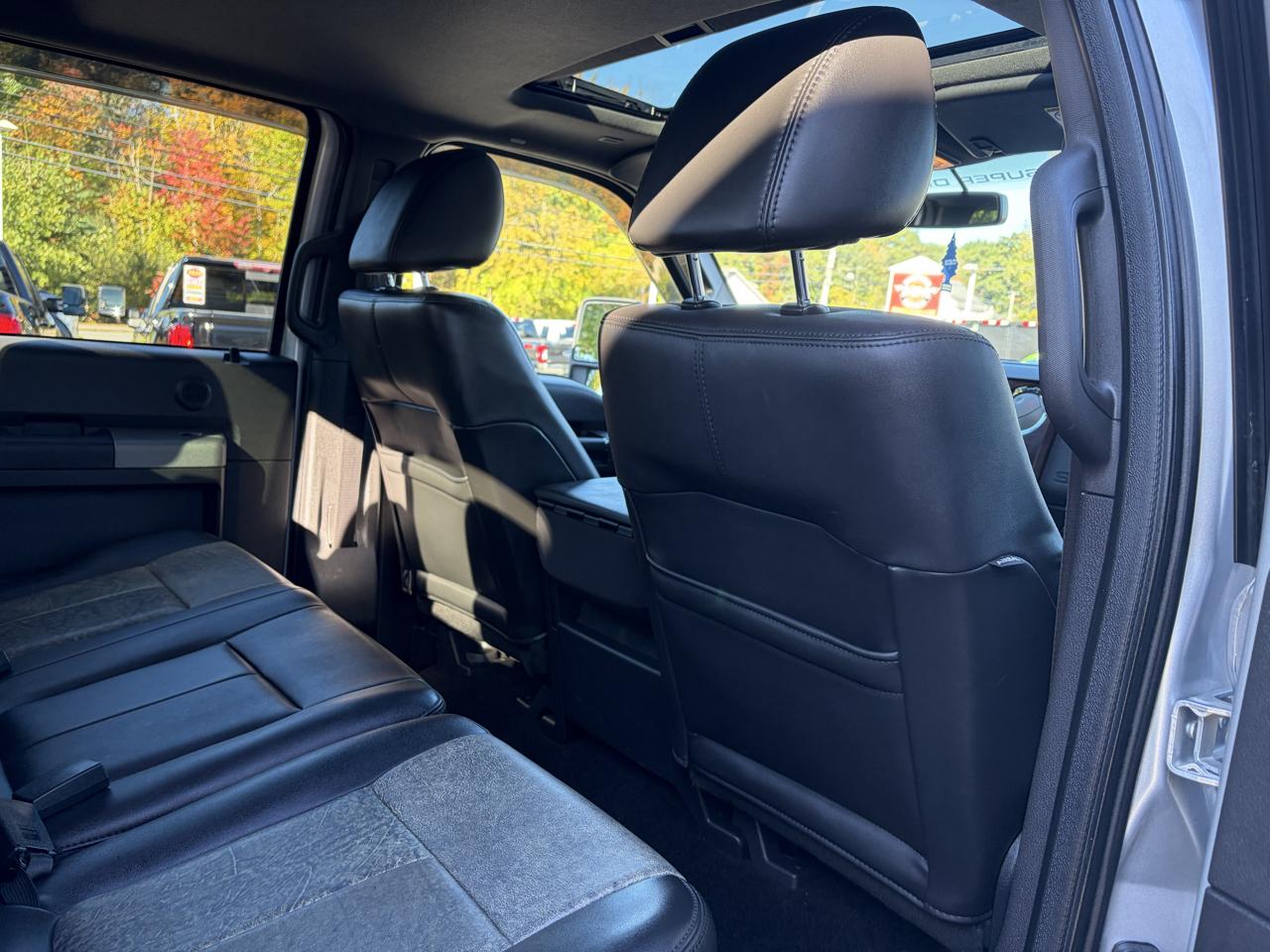 Ford Super Duty F-350 SRW  2011
