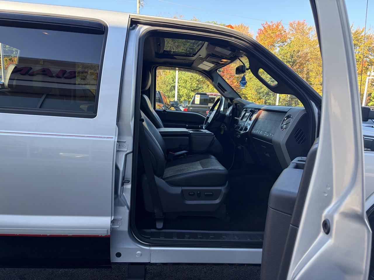 Ford Super Duty F-350 SRW  2011