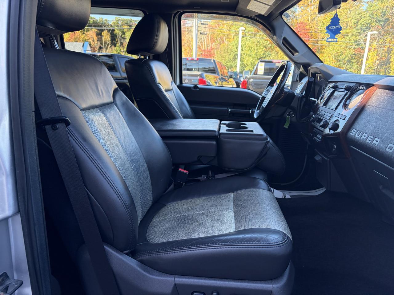 Ford Super Duty F-350 SRW  2011