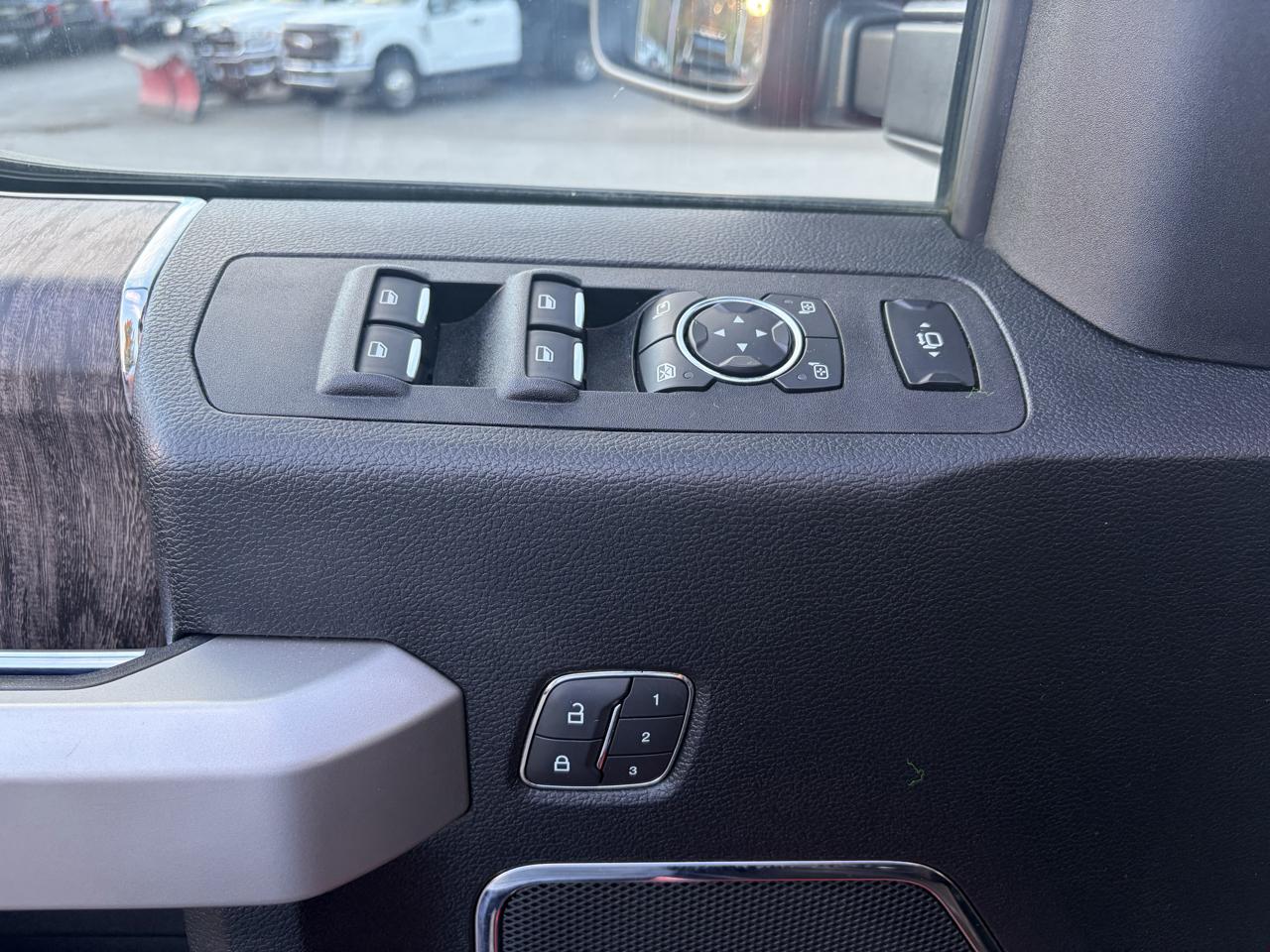 Ford Super Duty F-350 DRW  2017
