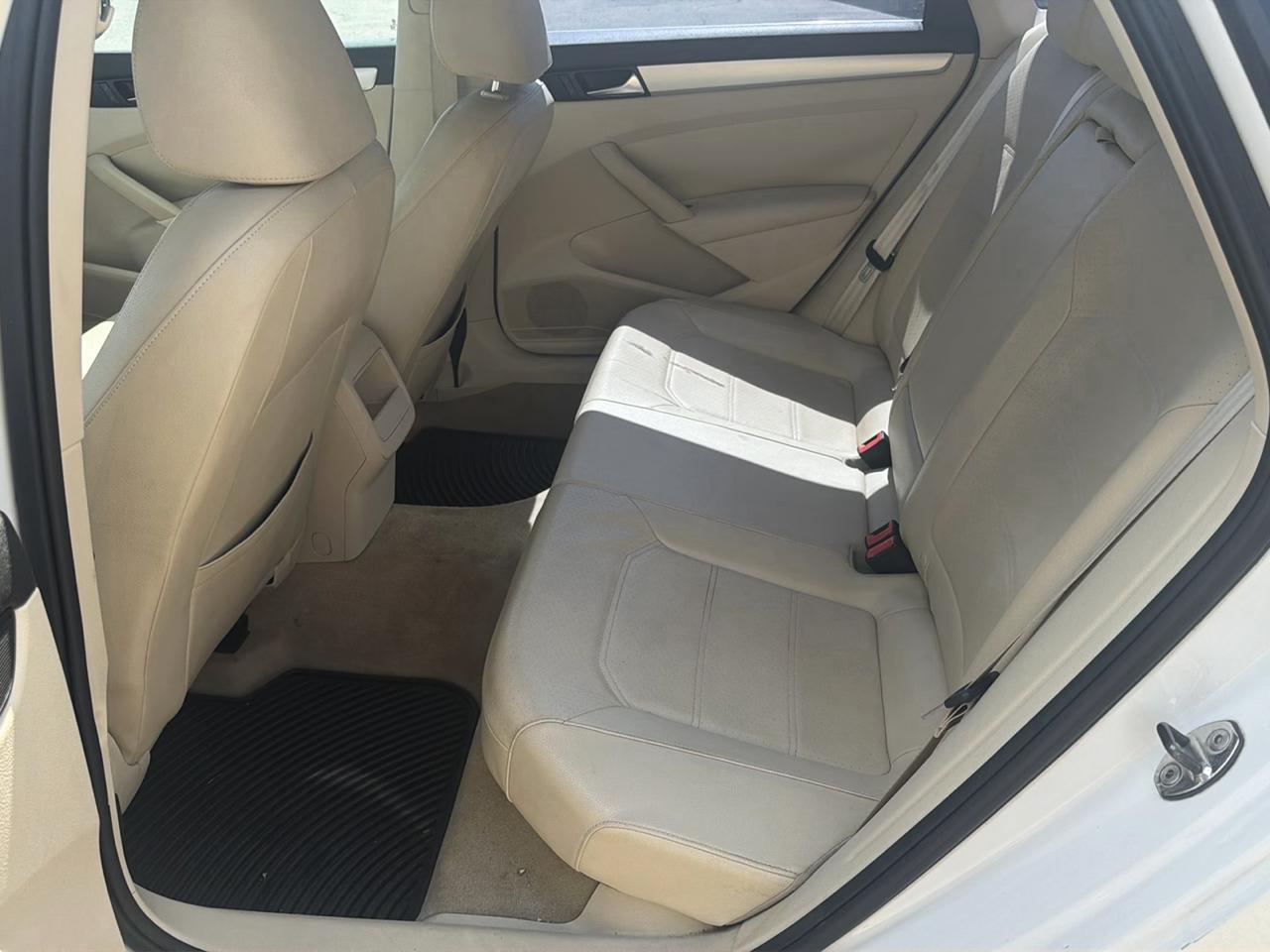 Volkswagen Passat 2.0L TDI SEL2 2012