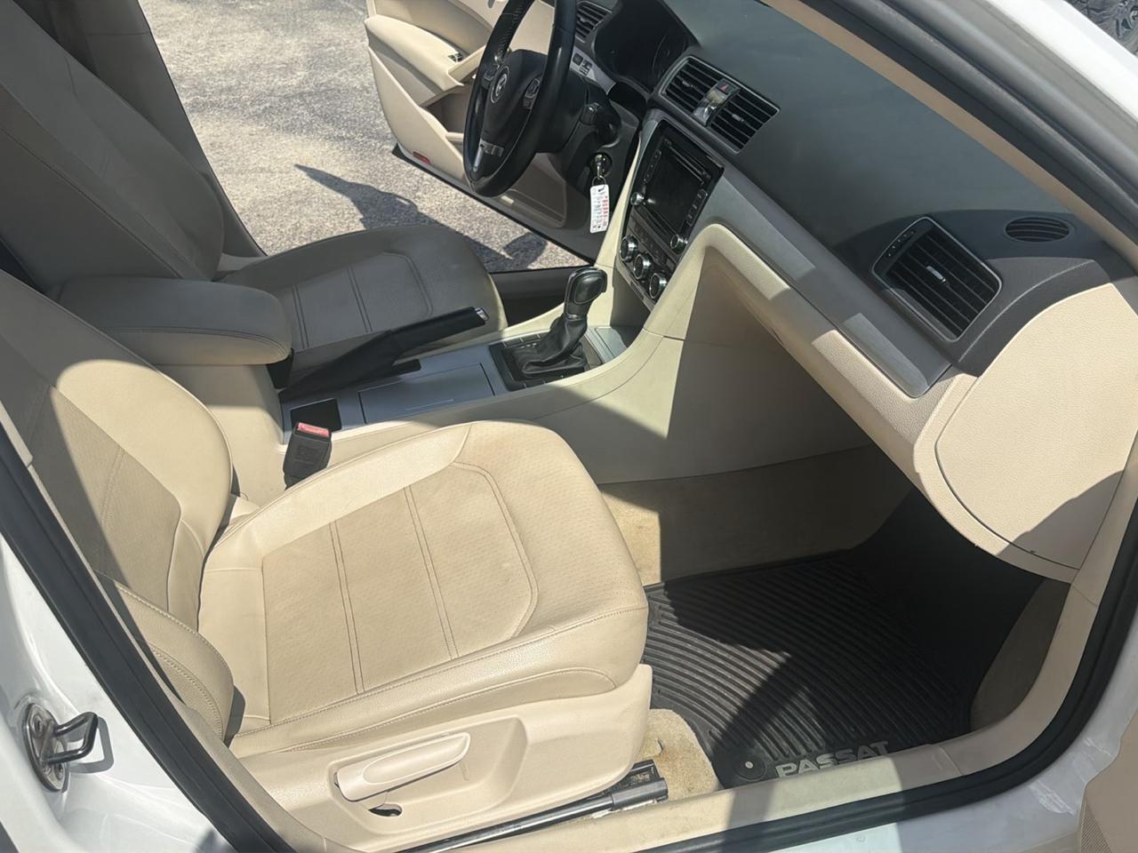 Volkswagen Passat 2.0L TDI SEL2 2012