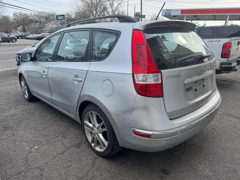 Hyundai Elantra Touring SE Automatic 2010