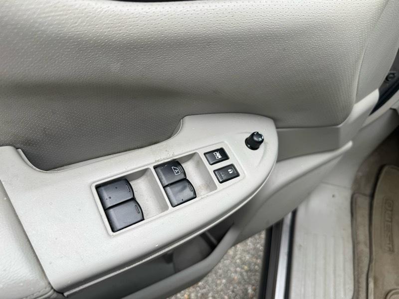 Nissan Quest 3.5 S 2012