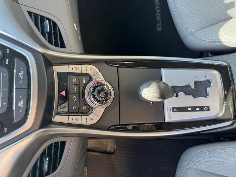 Hyundai Elantra GLS A/T 2013