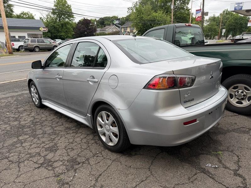 Mitsubishi Lancer ES 2013