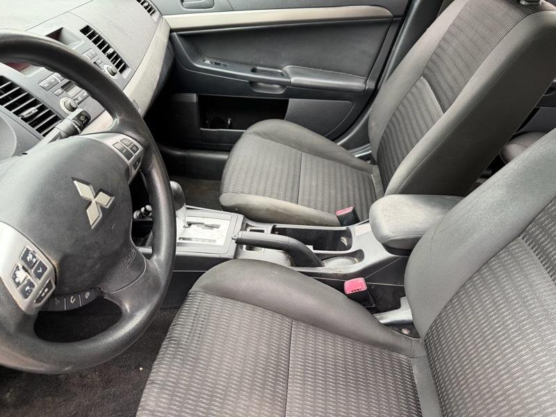 Mitsubishi Lancer ES 2013