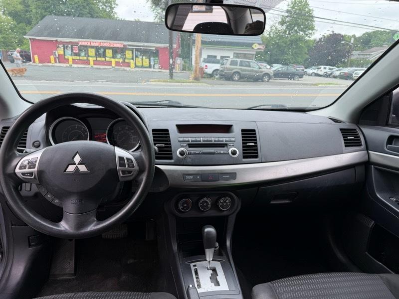 Mitsubishi Lancer ES 2013