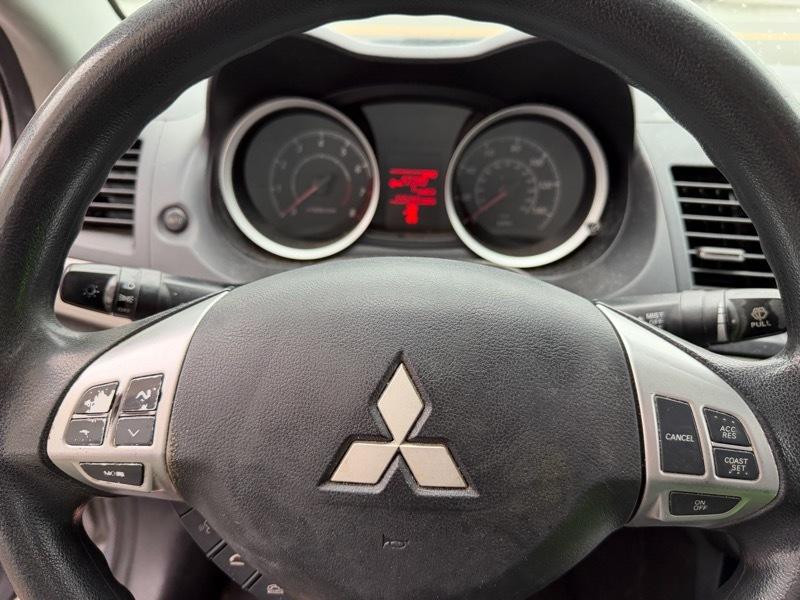 Mitsubishi Lancer ES 2013
