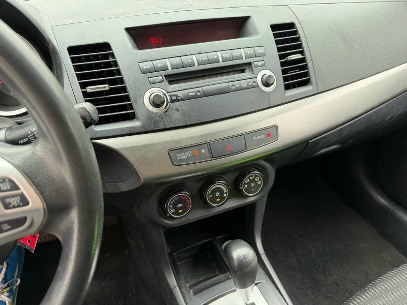 Mitsubishi Lancer ES 2013