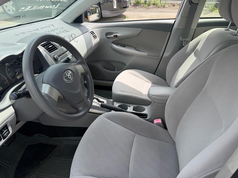 Toyota Corolla LE 4-Speed AT 2010