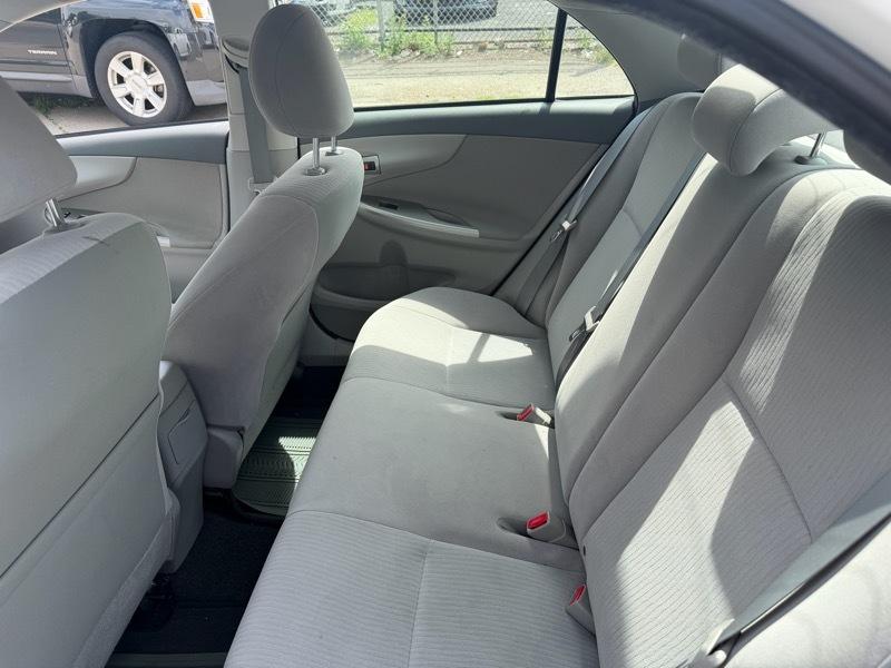 Toyota Corolla LE 4-Speed AT 2010