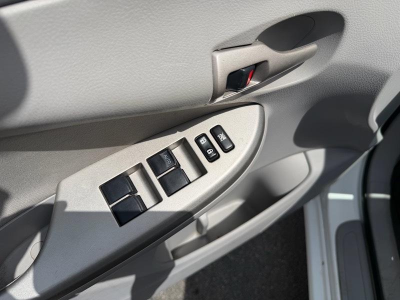Toyota Corolla LE 4-Speed AT 2010