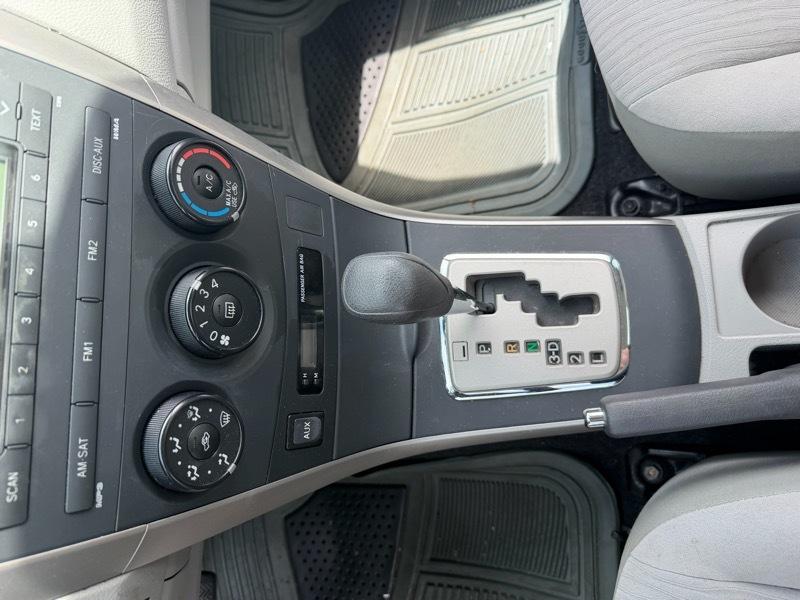 Toyota Corolla LE 4-Speed AT 2010
