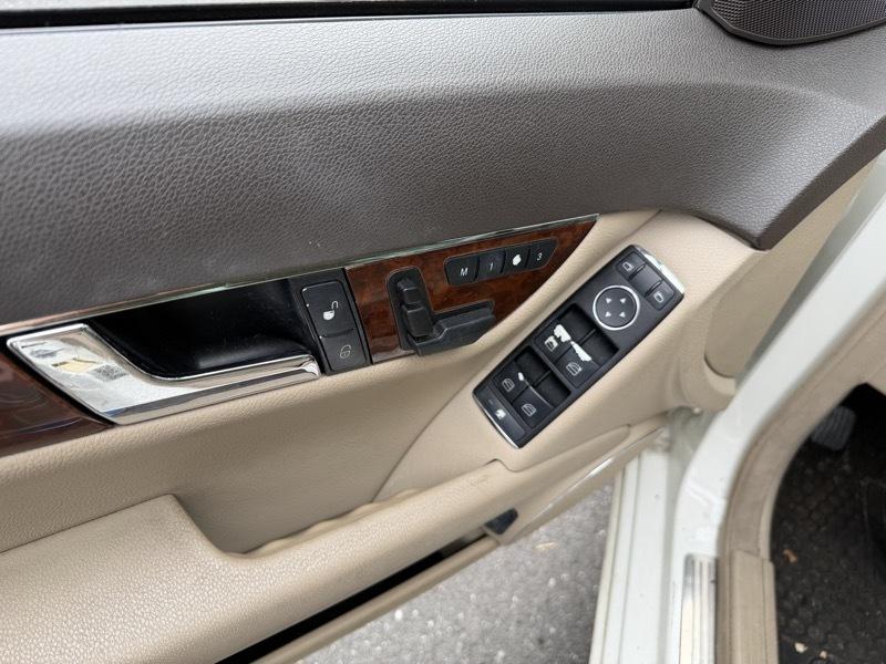Mercedes-Benz C-Class C300 4MATIC Luxury Sedan 2010