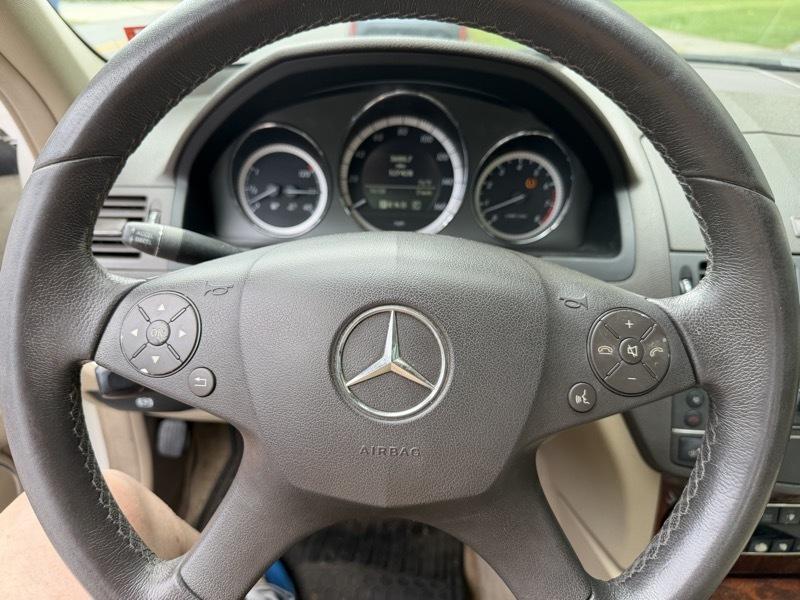 Mercedes-Benz C-Class C300 4MATIC Luxury Sedan 2010