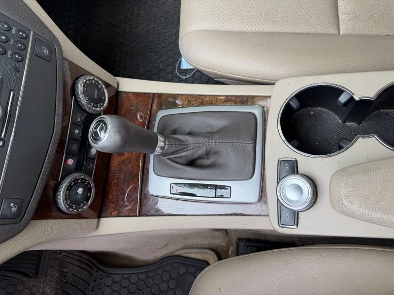 Mercedes-Benz C-Class C300 4MATIC Luxury Sedan 2010
