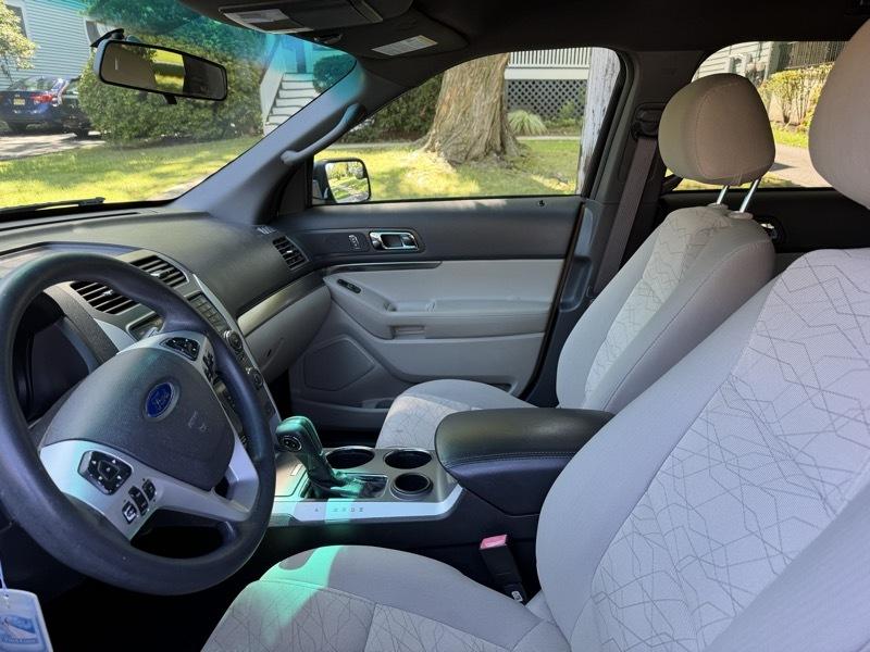 Ford Explorer Base FWD 2014