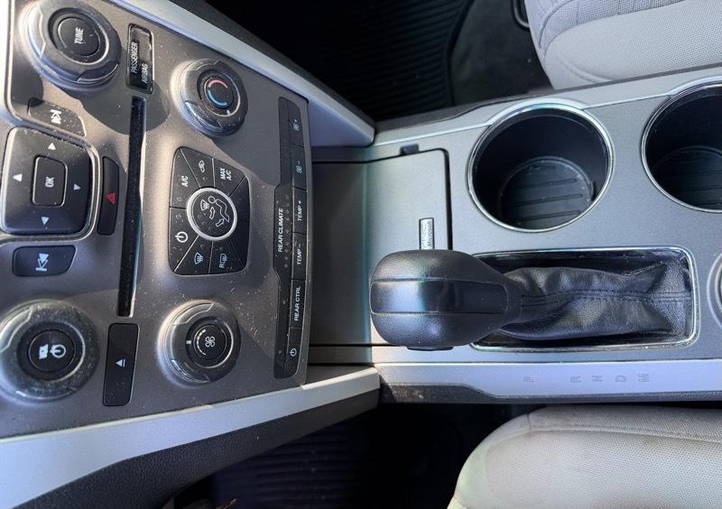 Ford Explorer Base FWD 2014