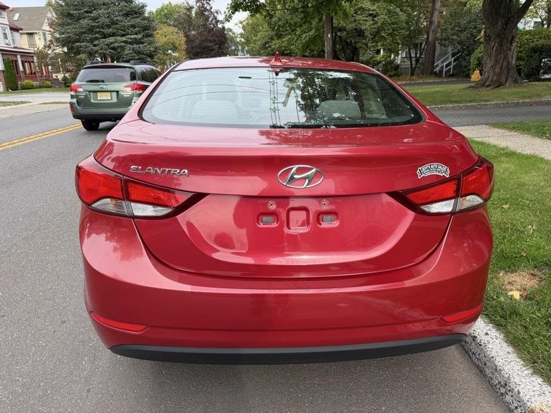 Hyundai Elantra SE 6AT 2015