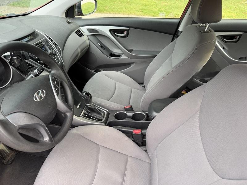 Hyundai Elantra SE 6AT 2015
