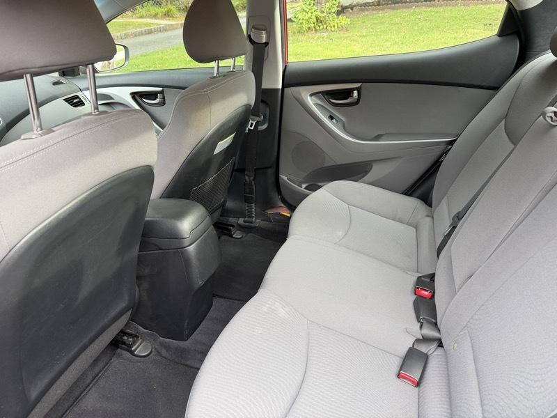 Hyundai Elantra SE 6AT 2015
