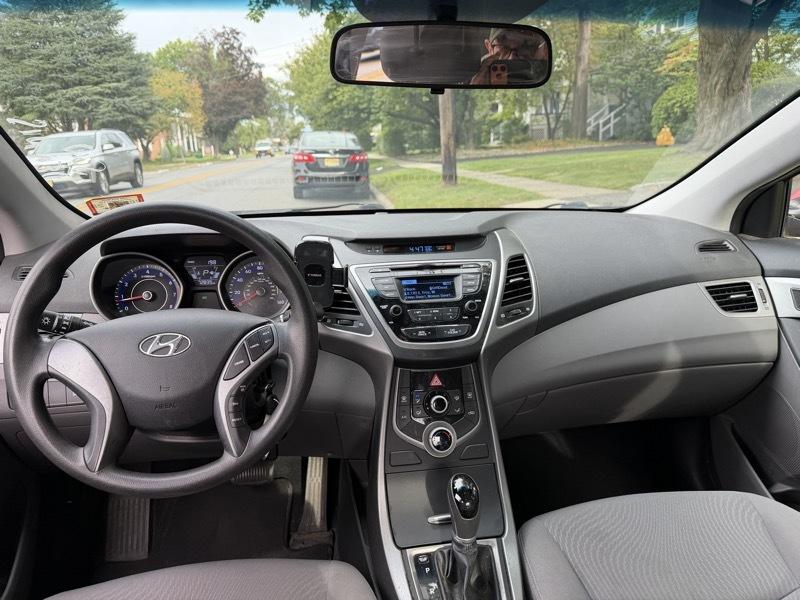 Hyundai Elantra SE 6AT 2015