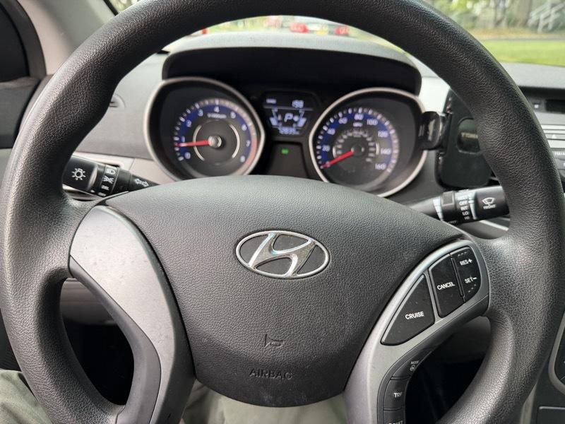 Hyundai Elantra SE 6AT 2015