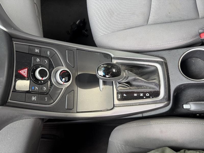 Hyundai Elantra SE 6AT 2015