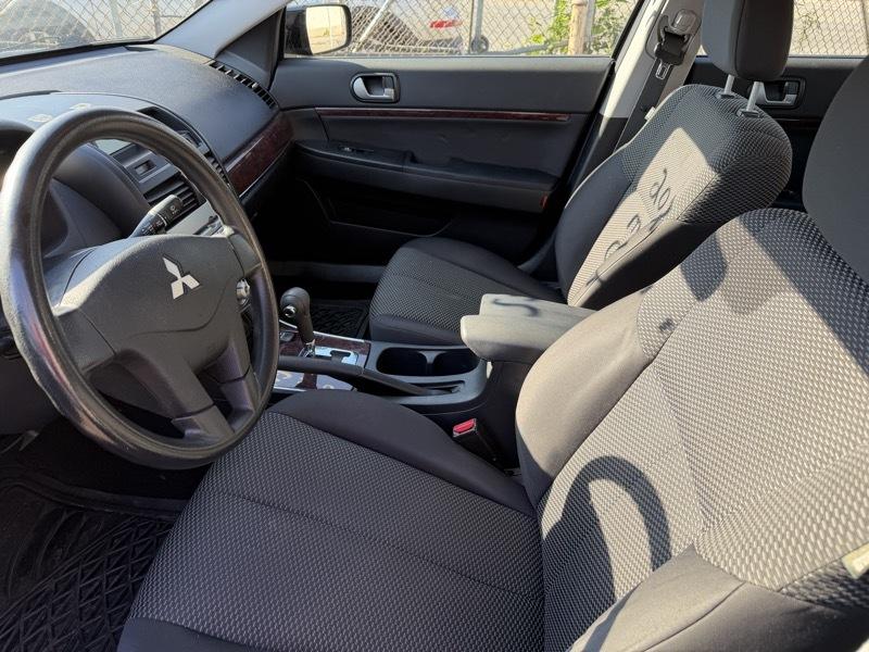 Mitsubishi Galant ES 2012