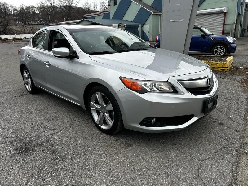 Acura ILX 5-Spd AT w/ Technology Package 2013