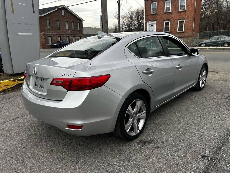 Acura ILX 5-Spd AT w/ Technology Package 2013