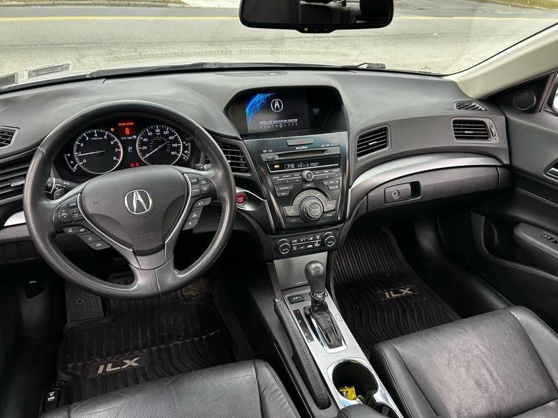 Acura ILX 5-Spd AT w/ Technology Package 2013
