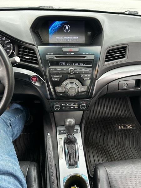 Acura ILX 5-Spd AT w/ Technology Package 2013