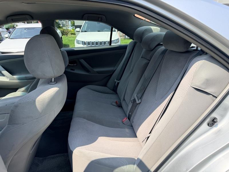 Toyota Camry 4dr Sedan LE Auto 2010