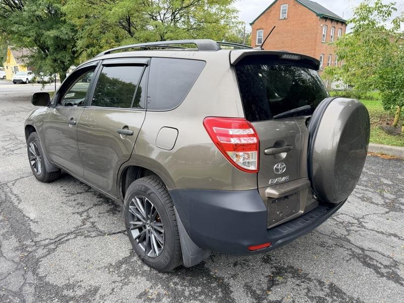 Toyota RAV4 LE 4D SUV AWD 2011