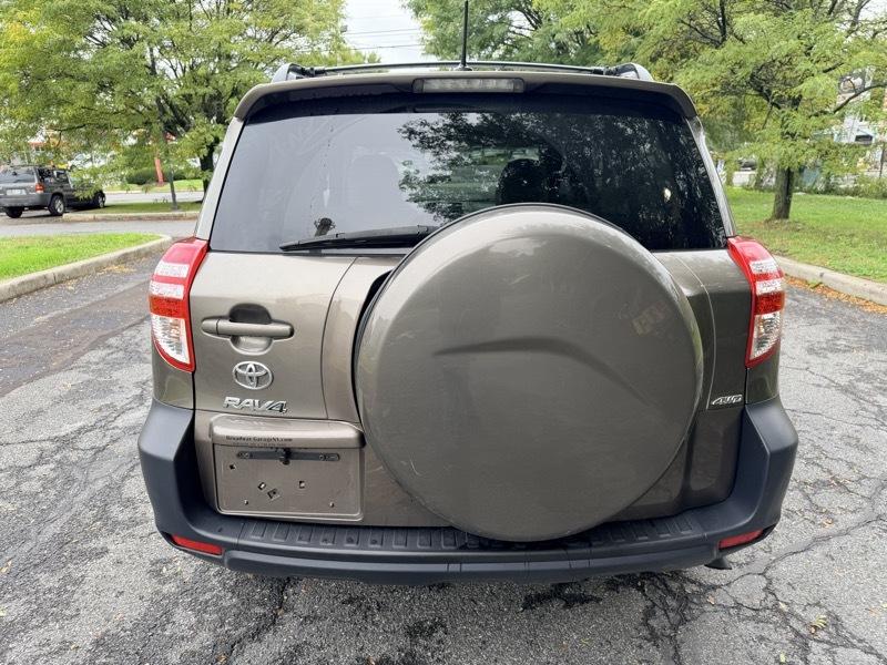 Toyota RAV4 LE 4D SUV AWD 2011