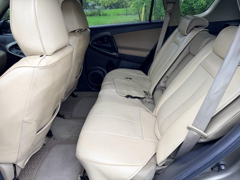 Toyota RAV4 LE 4D SUV AWD 2011